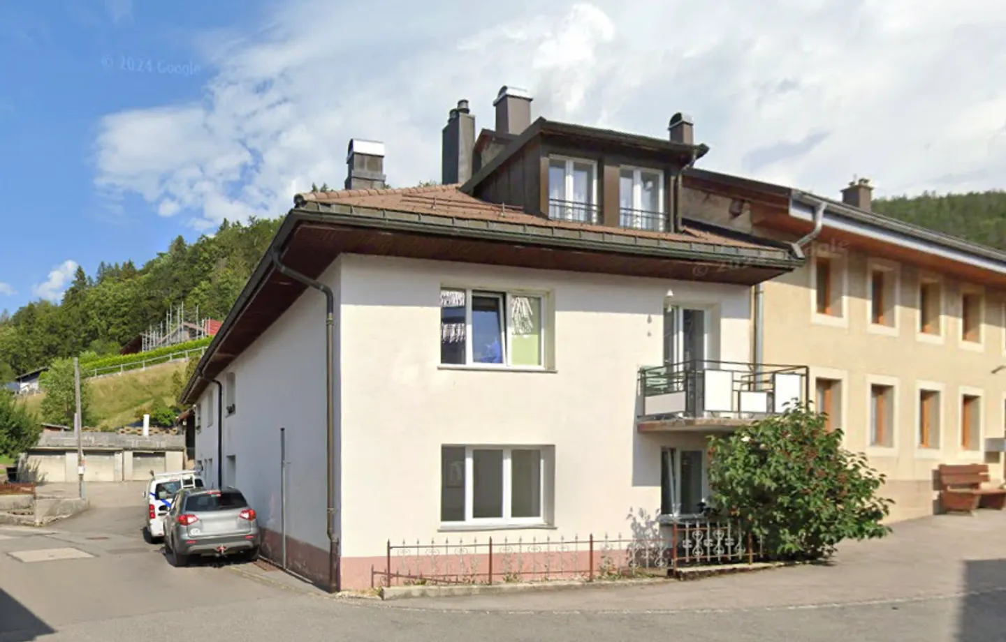 Immeuble de rendement à Joux - Photo 1 sur 13