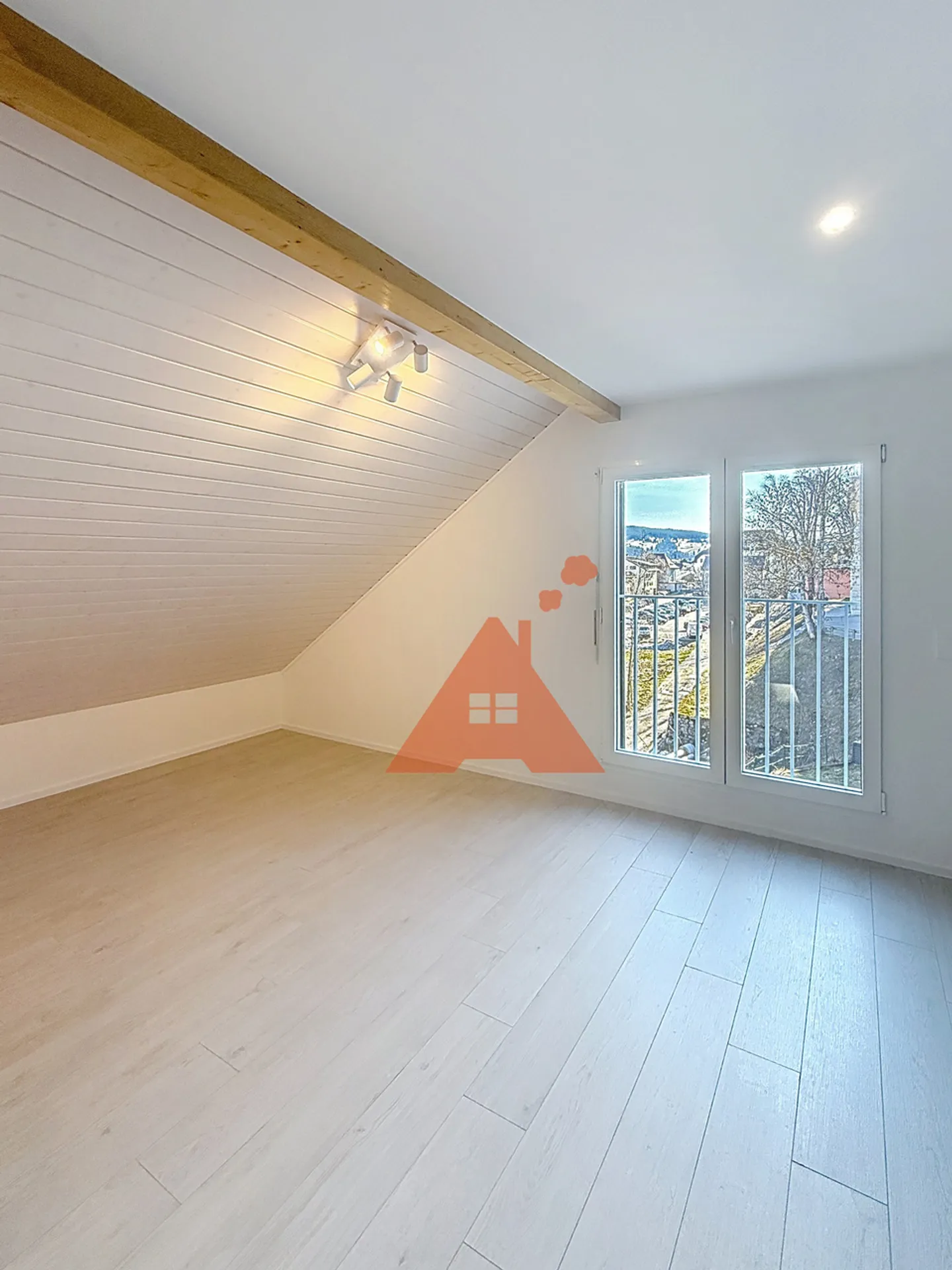 Superb duplex for rent in Sentier with balcony - Photo 11 of 13