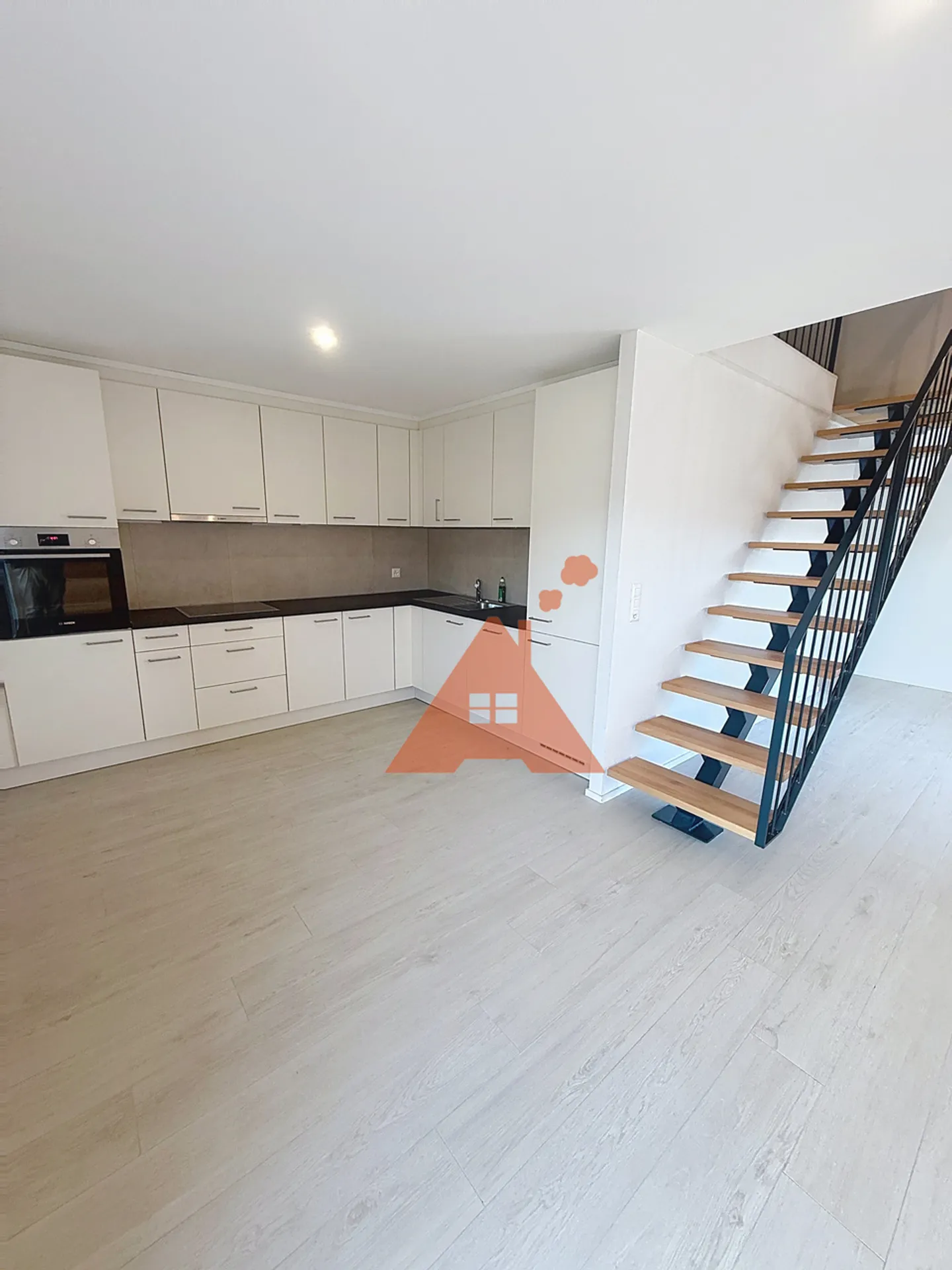 Superb duplex for rent in Sentier with balcony - Photo 12 of 13