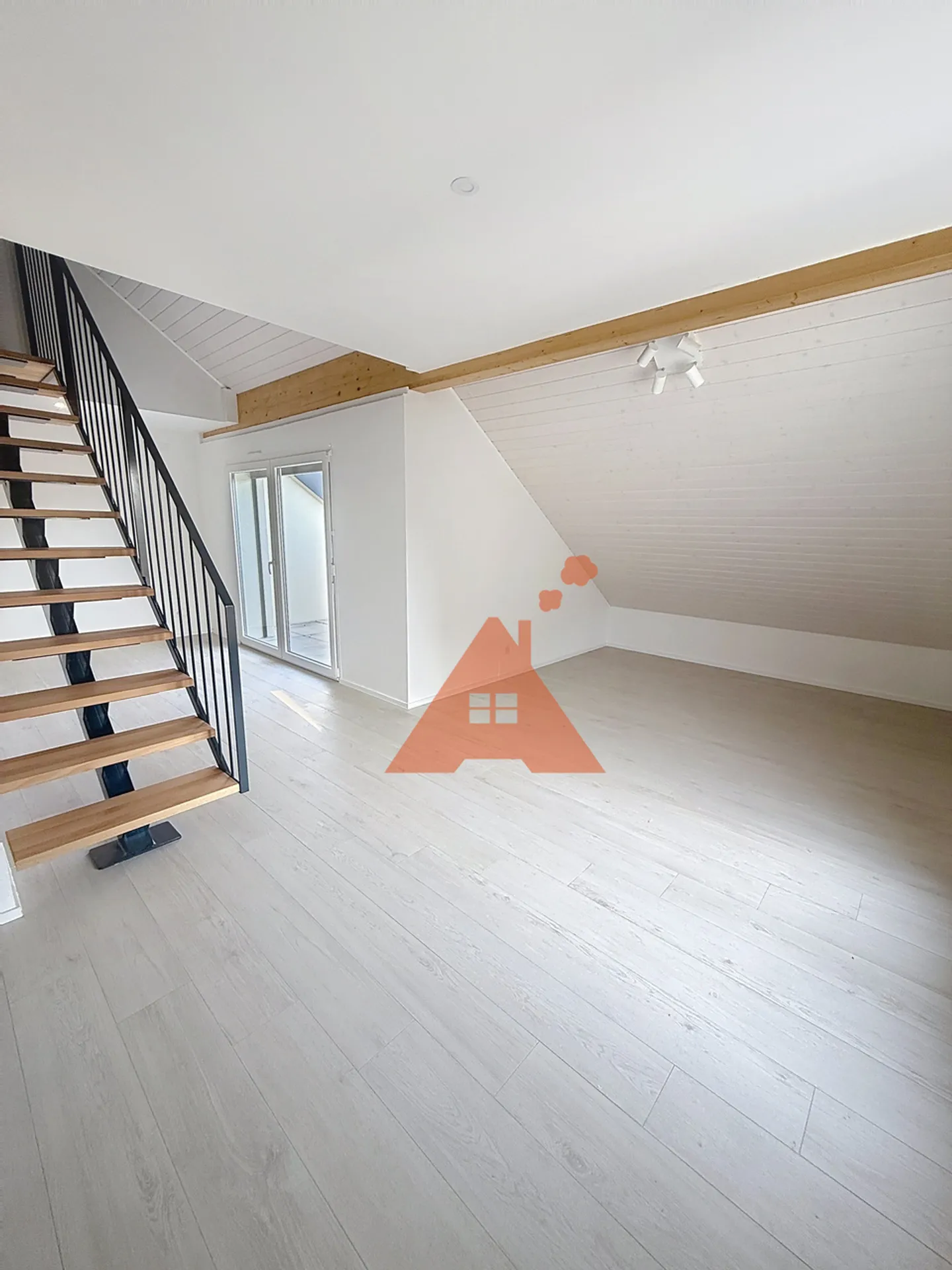 Superb duplex for rent in Sentier with balcony - Photo 10 of 13