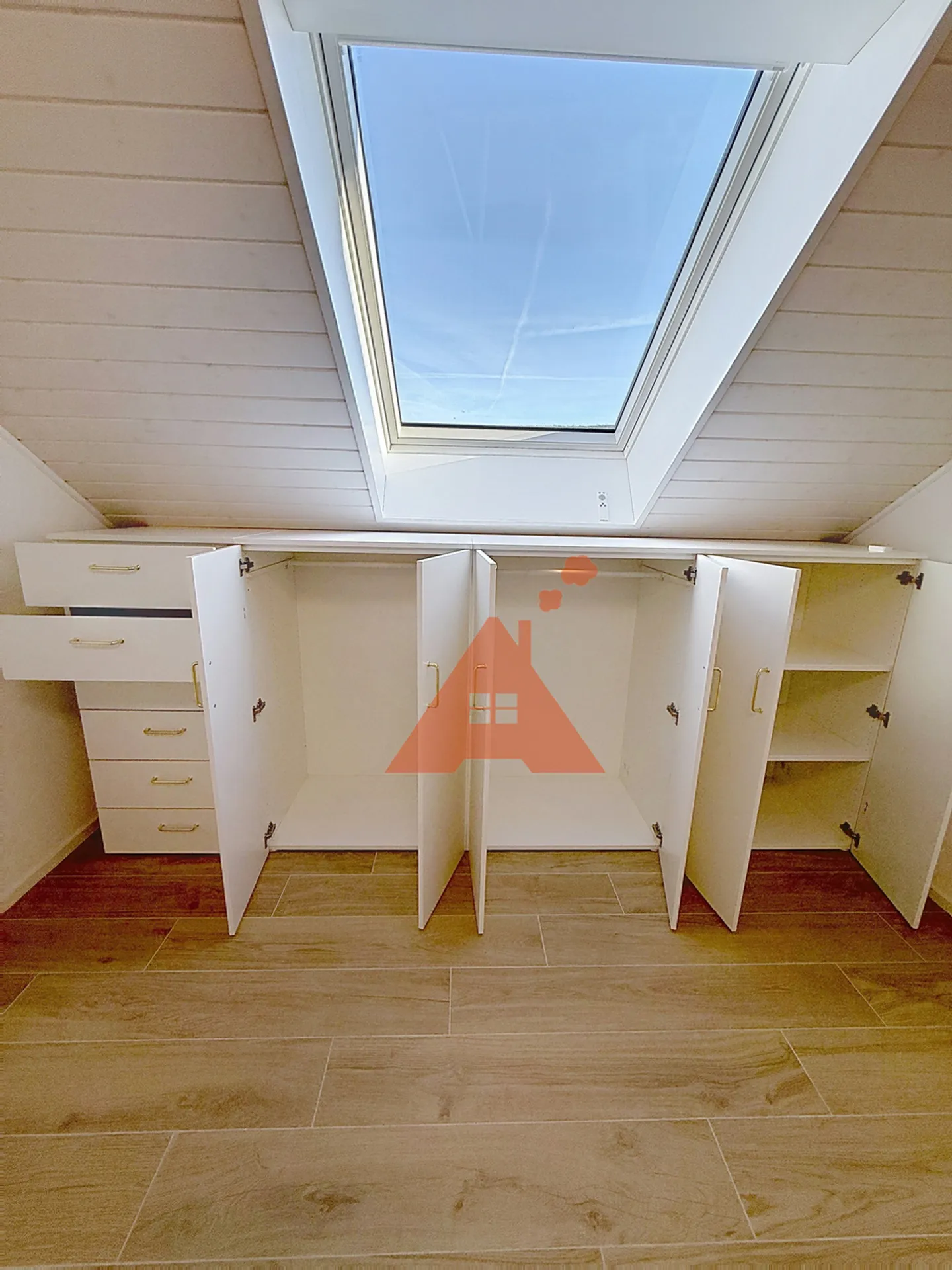 Superb duplex for rent in Sentier with balcony - Photo 6 of 13