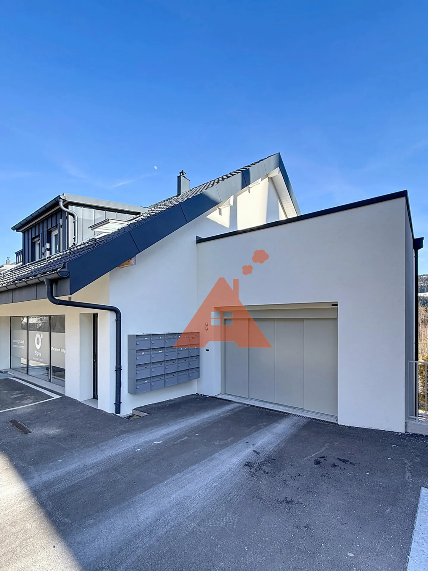 Superb duplex for rent in Sentier with balcony - Photo 1 of 13