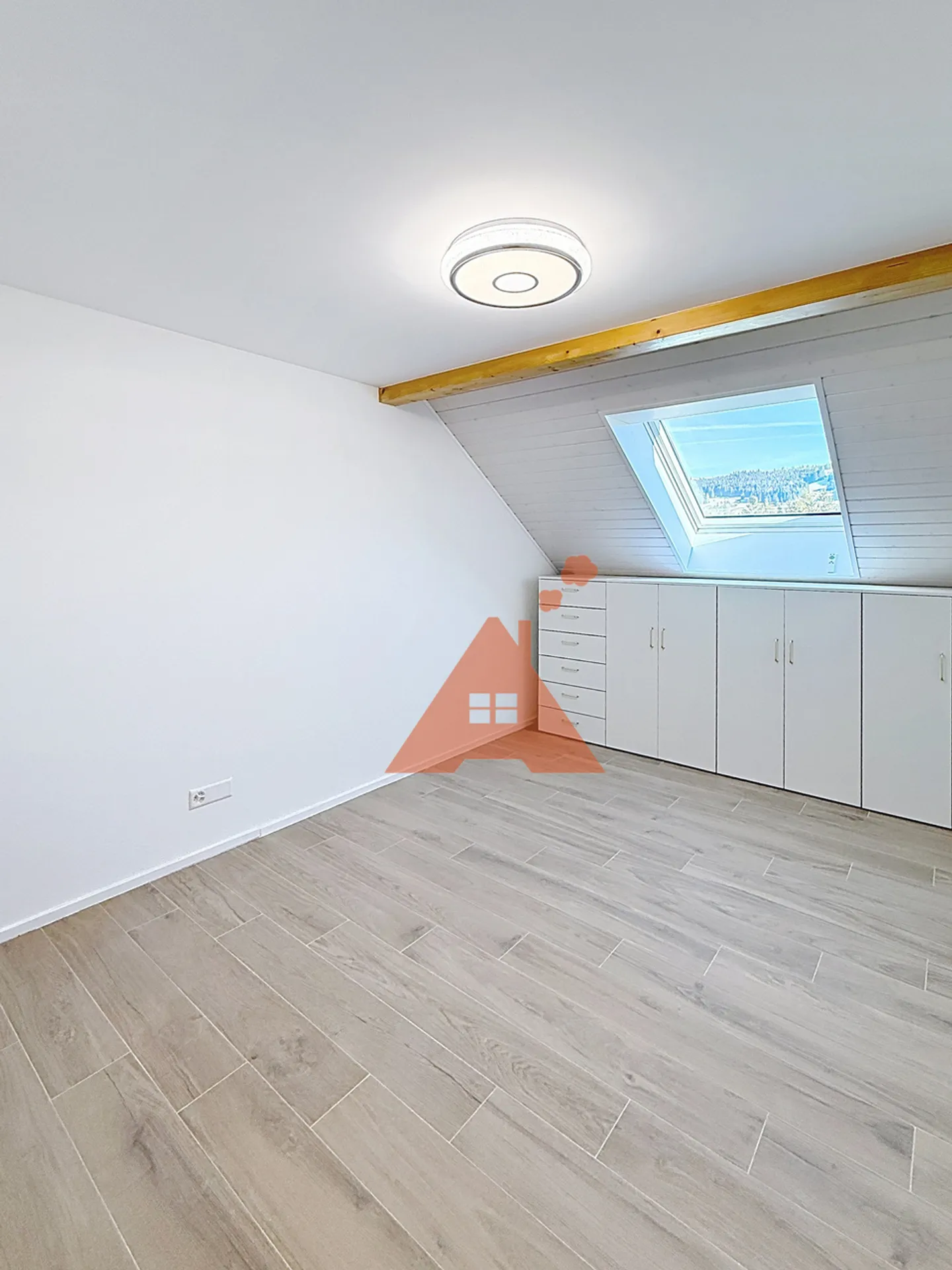 Superb duplex for rent in Sentier with balcony - Photo 5 of 13