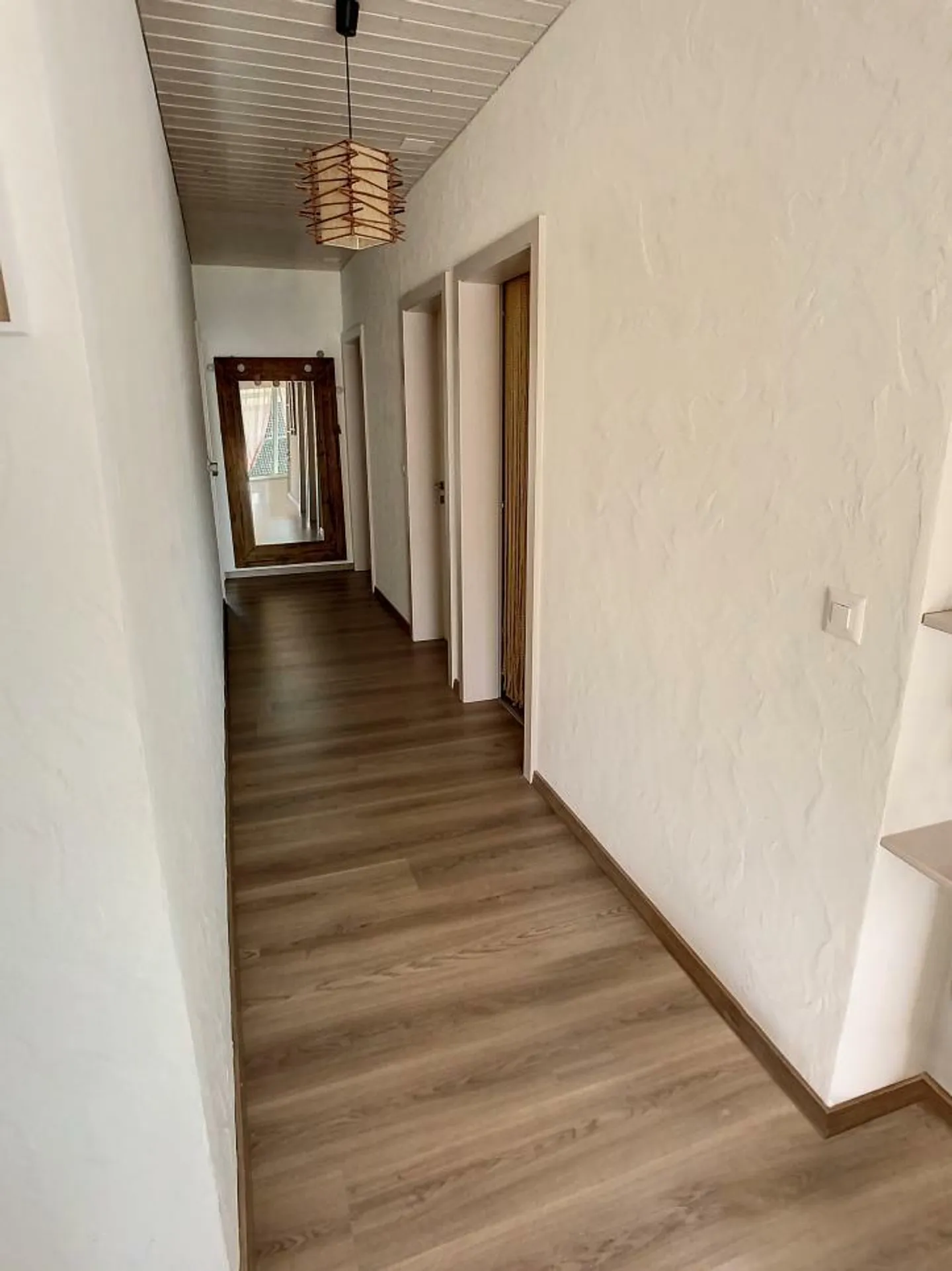 Superbe appartement sous toit avec balcon et couvert à voiture - Photo 11 sur 13