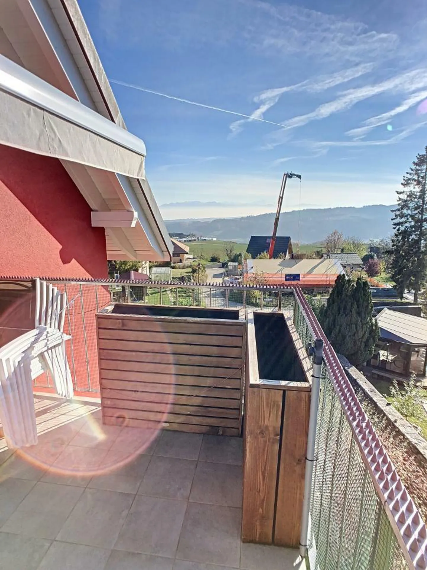 Superbe appartement sous toit avec balcon et couvert à voiture - Photo 3 sur 13