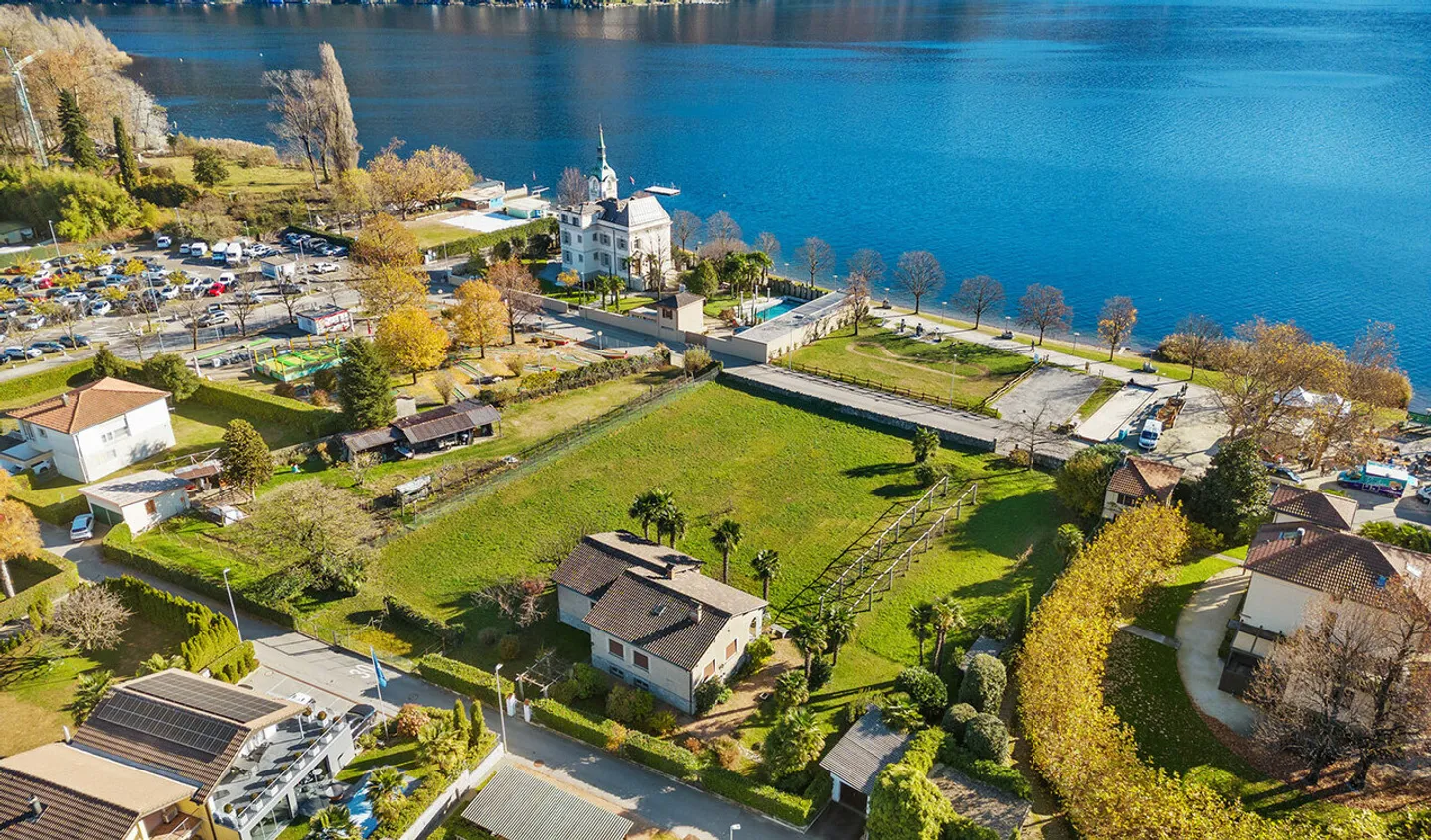 Exclusive plot in a privileged location - Photo 5 of 9