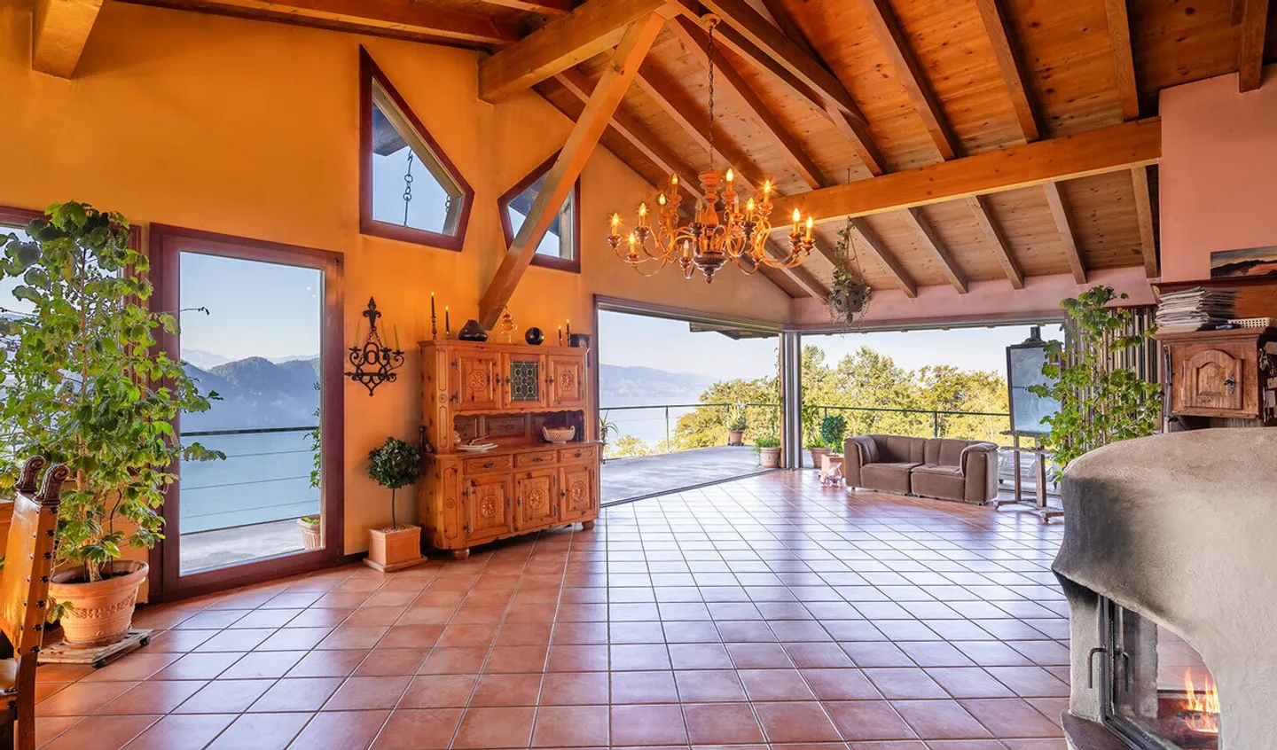 Charmantes Chalet mit atemberaubender Aussicht - Foto 3 von 13