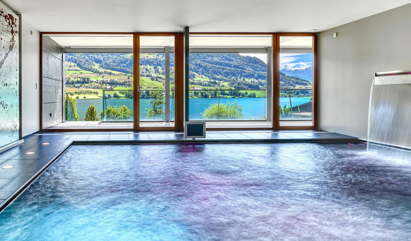 Villa with direct lake access - Photo 9 of 12