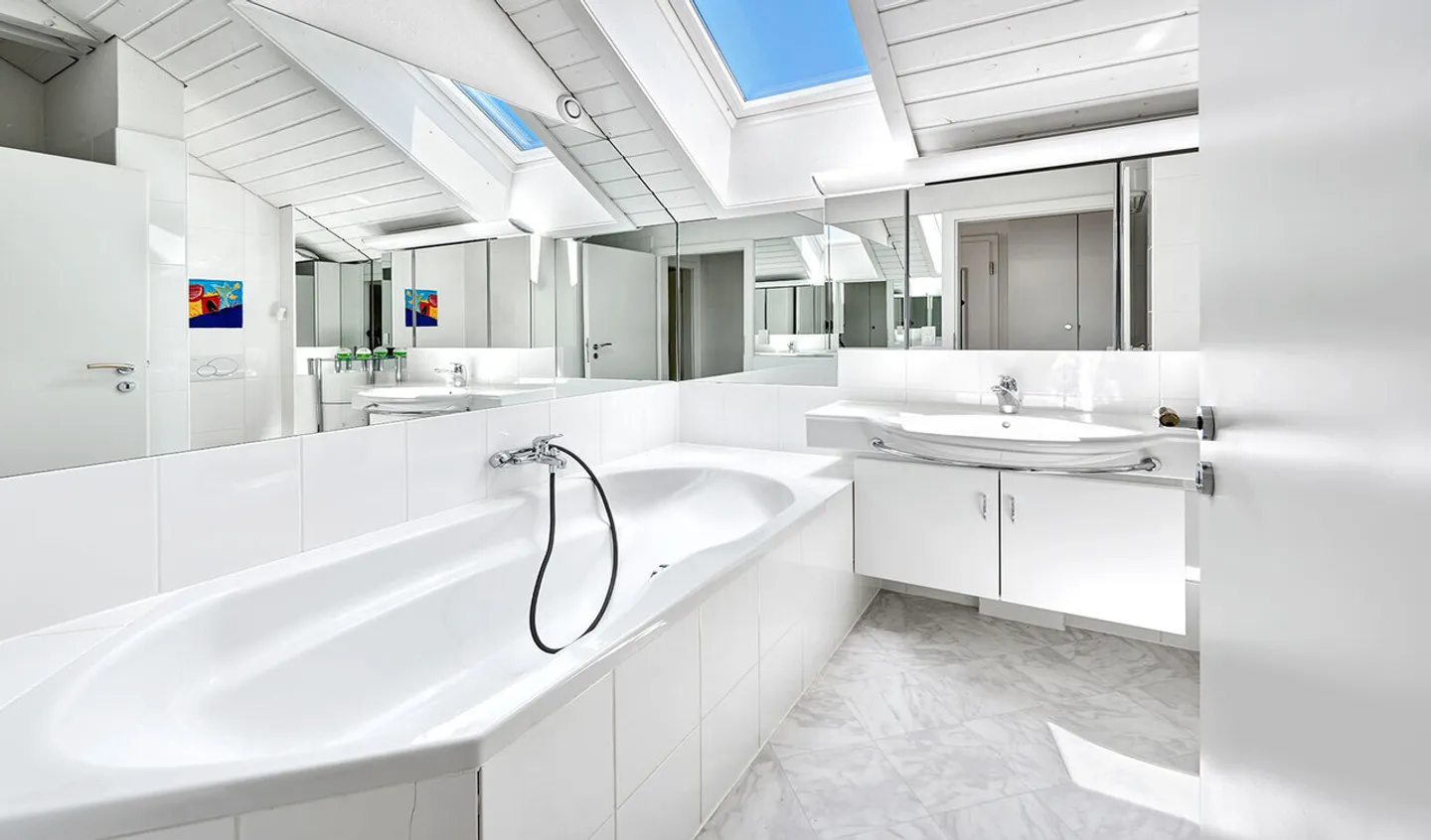 Charmante Dachwohnung mit Seeblick - Foto 7 von 9