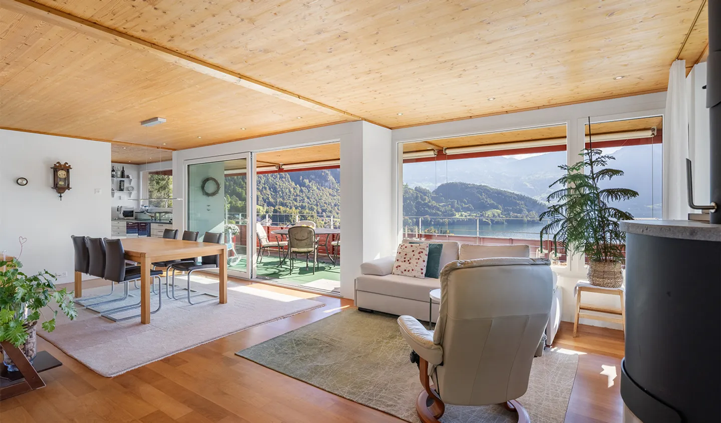 Loge au bord du lac de Lucerne - Vivre avec soleil, vue sur le lac et les montagnes - Photo 2 sur 13