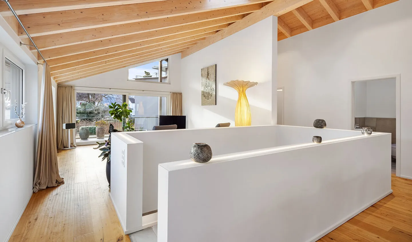 A house as special as its location - 150 m from the lake - Photo 3 of 10