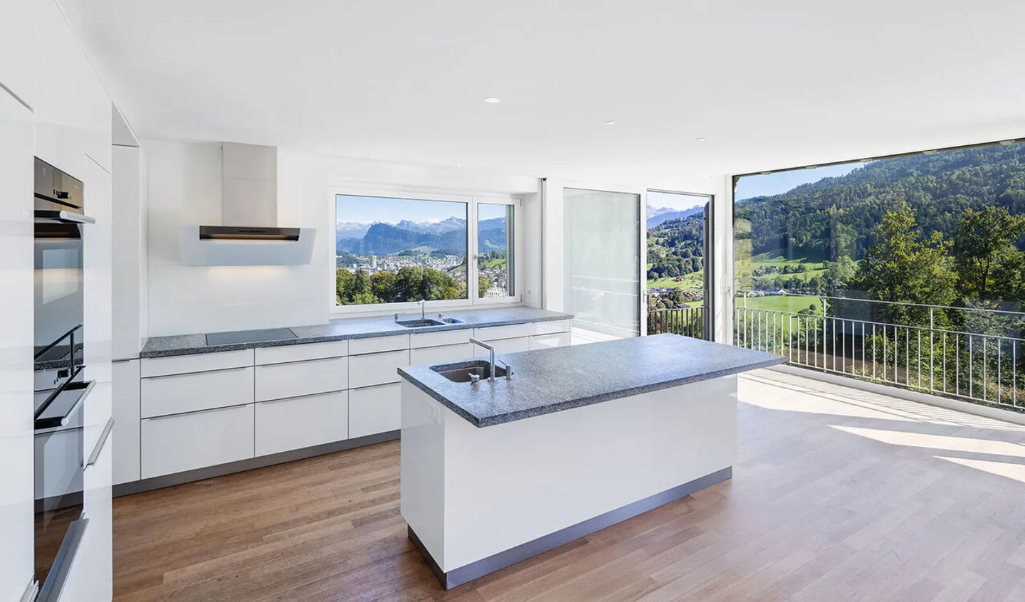 Charmante Attika-Maisonette mit Pool - Foto 3 von 7