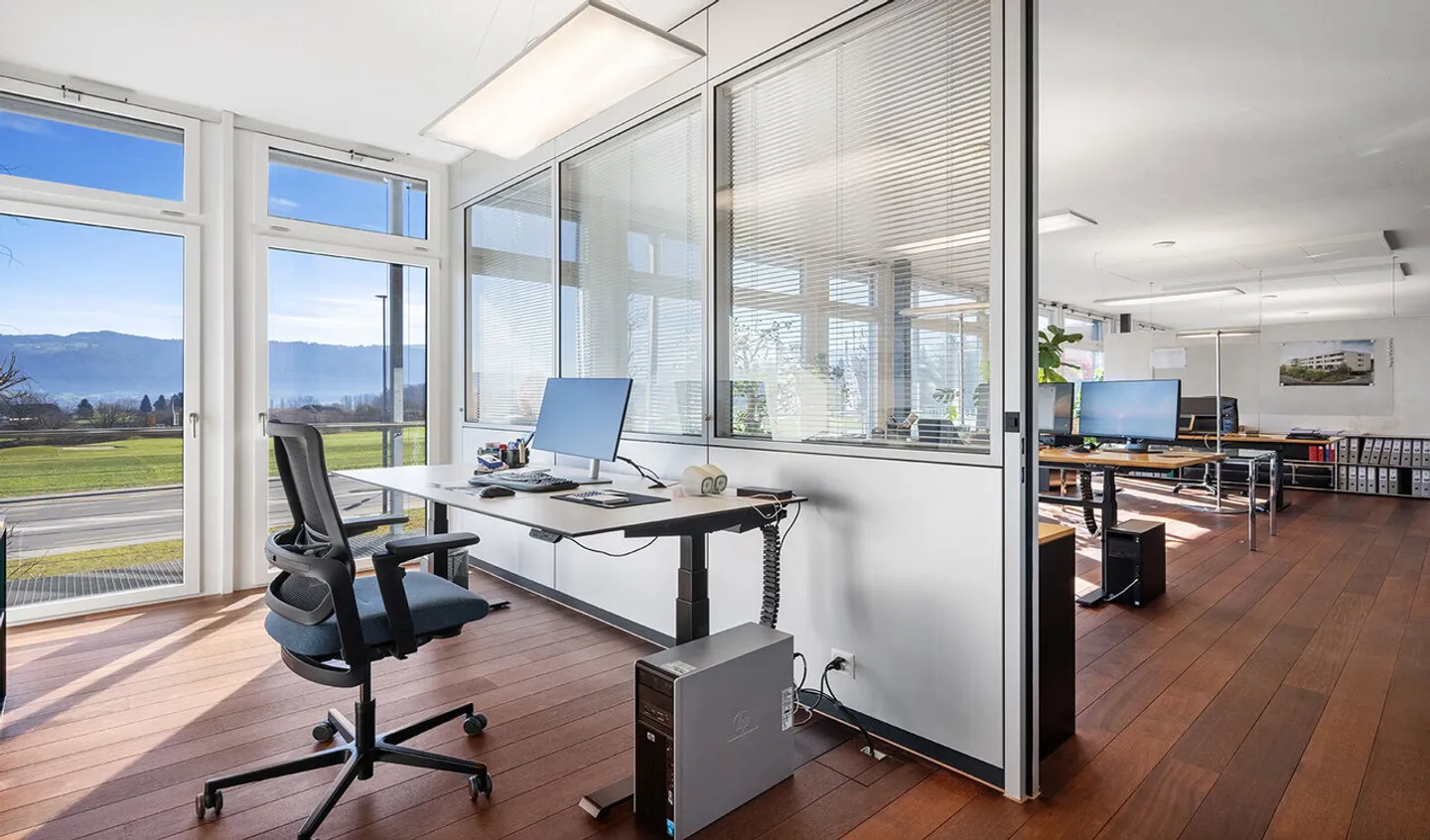 Moderne Officefläche in Zug - Foto 7 von 8