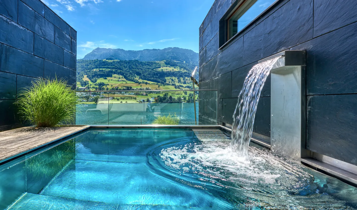 Villa with direct lake access - Photo 4 of 12