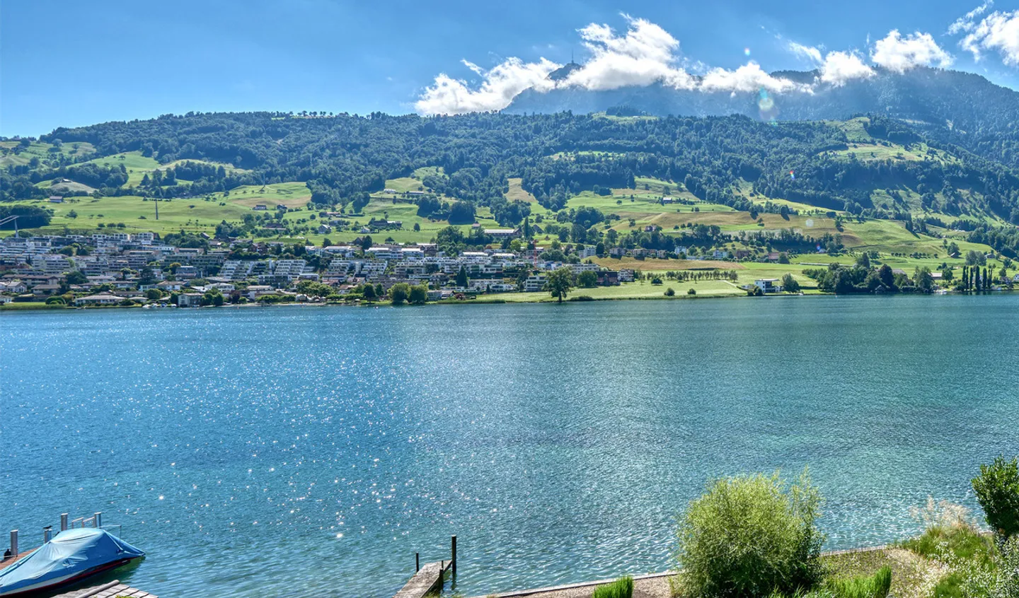 Villa with direct lake access - Photo 1 of 12