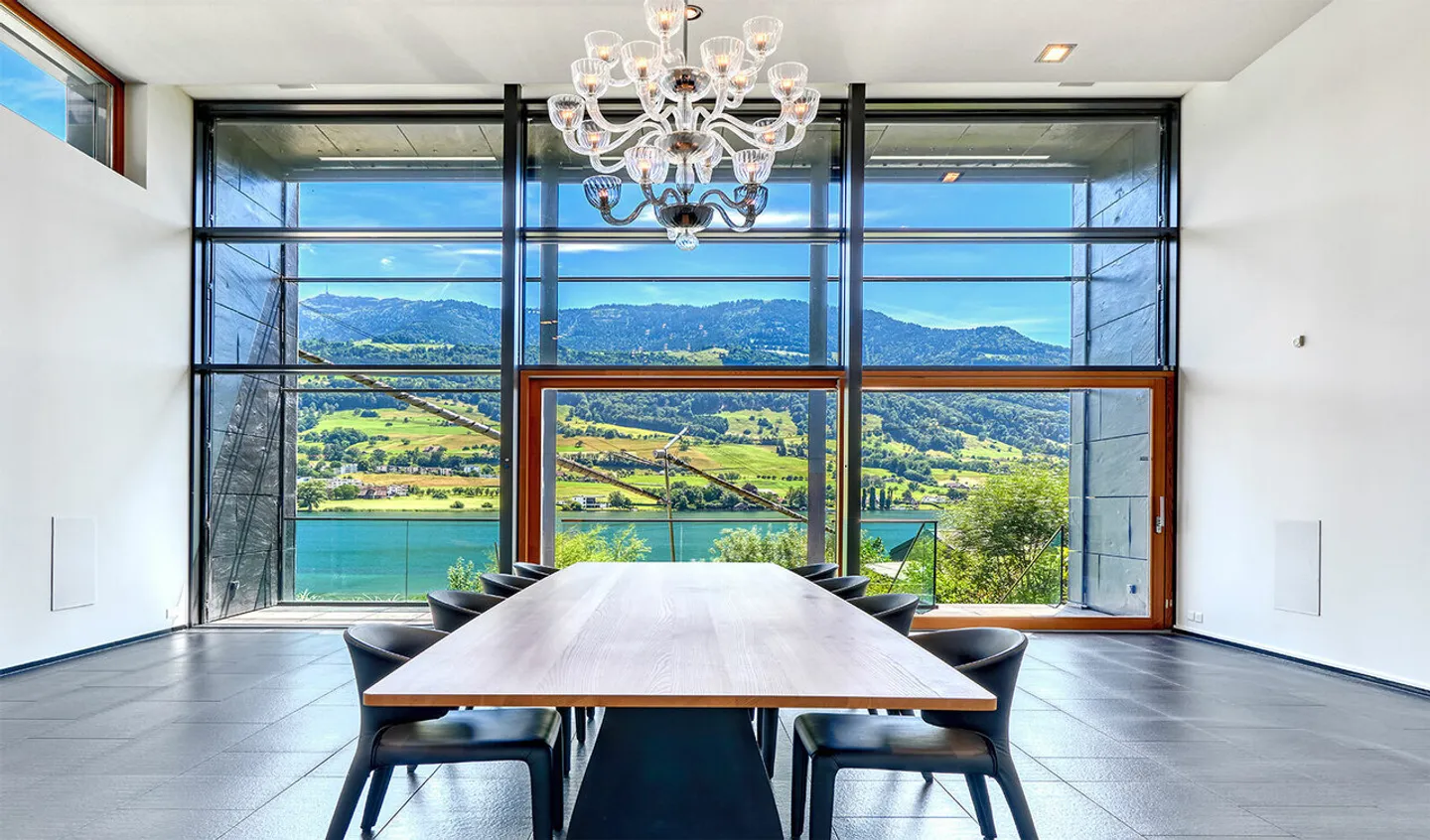 Villa with direct lake access - Photo 8 of 12