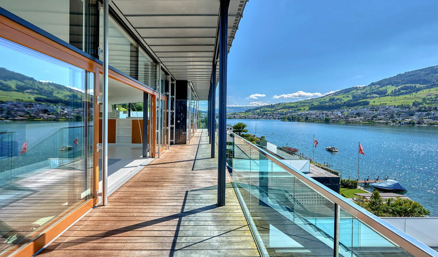 Villa with direct lake access - Photo 5 of 12