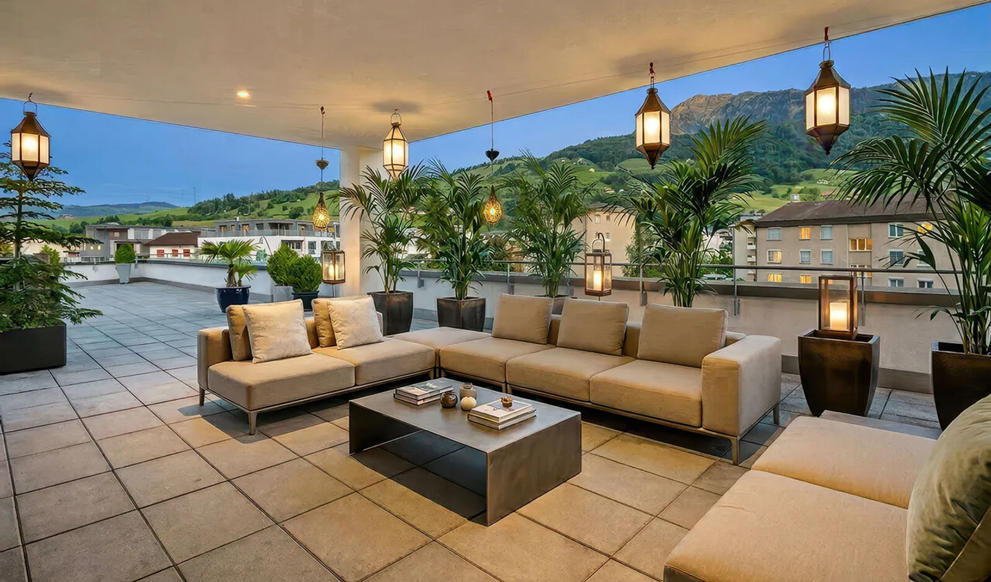 Penthouse above the rooftops of Küssnacht - urban living location with Rigi view - Photo 1 of 13