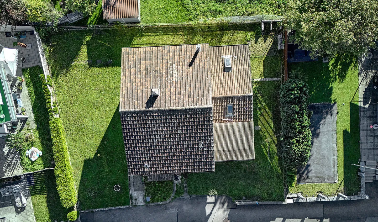 Casa unifamiliare in una posizione attraente - ideale per ristrutturazione o nuova costruzione - Foto 5 di 7