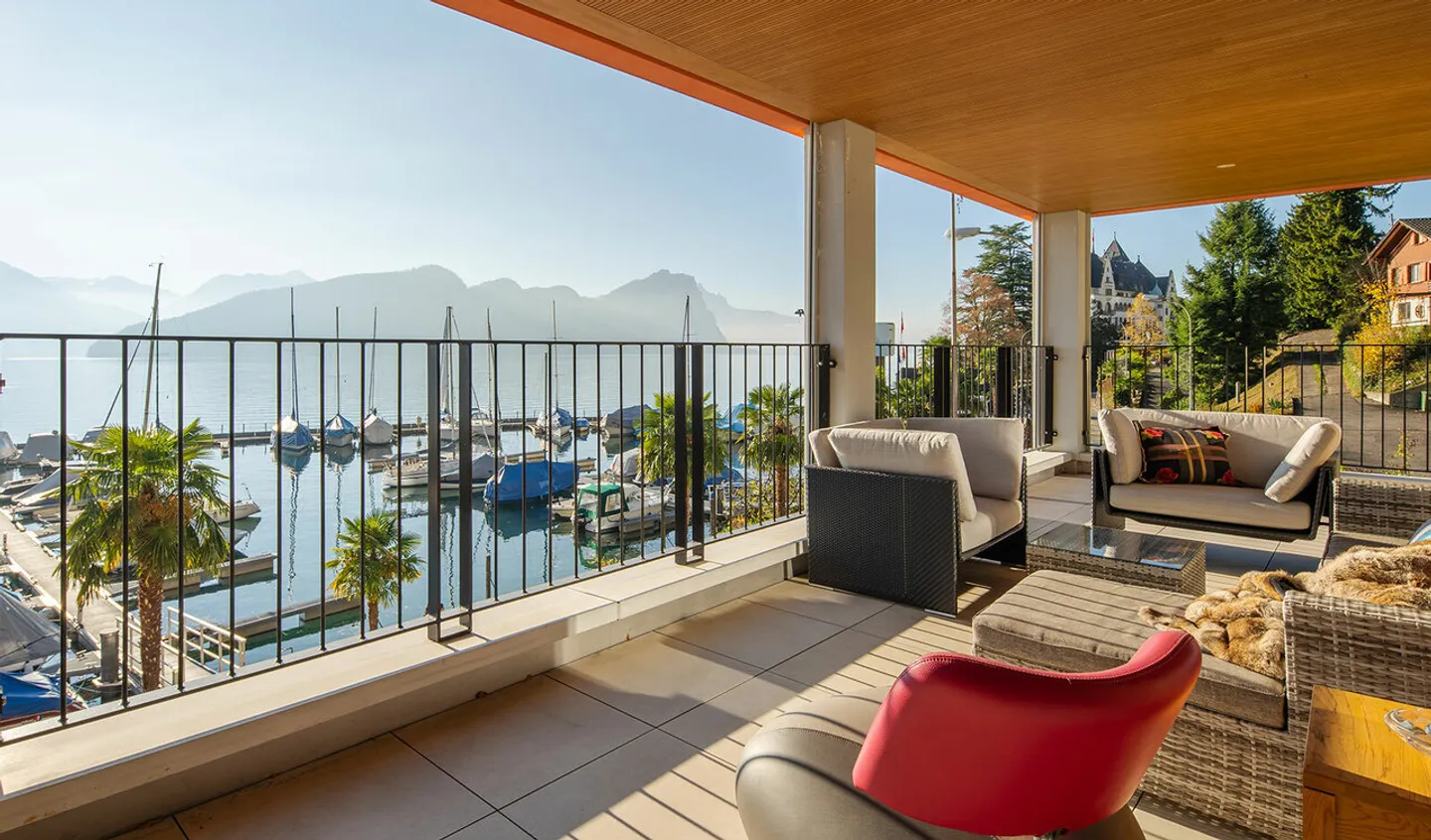 Penthouse apartment with lake view and high living comfort - Photo 1 of 6