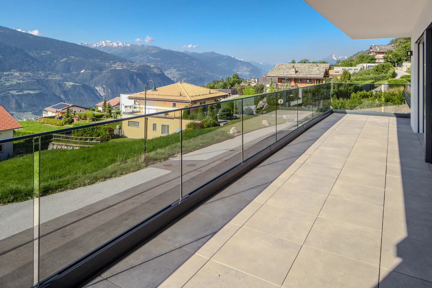 Moderne Architektur, natürliches Licht und außergewöhnlicher Blick - Foto 3 von 13