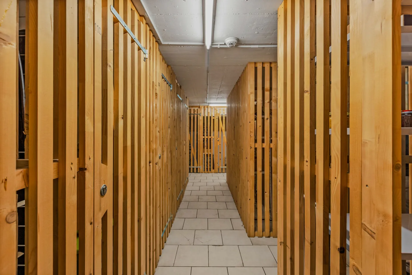 Bright 3.5 rooms with 2 parking spaces, wine cellar - Martigny center - Photo 11 of 13