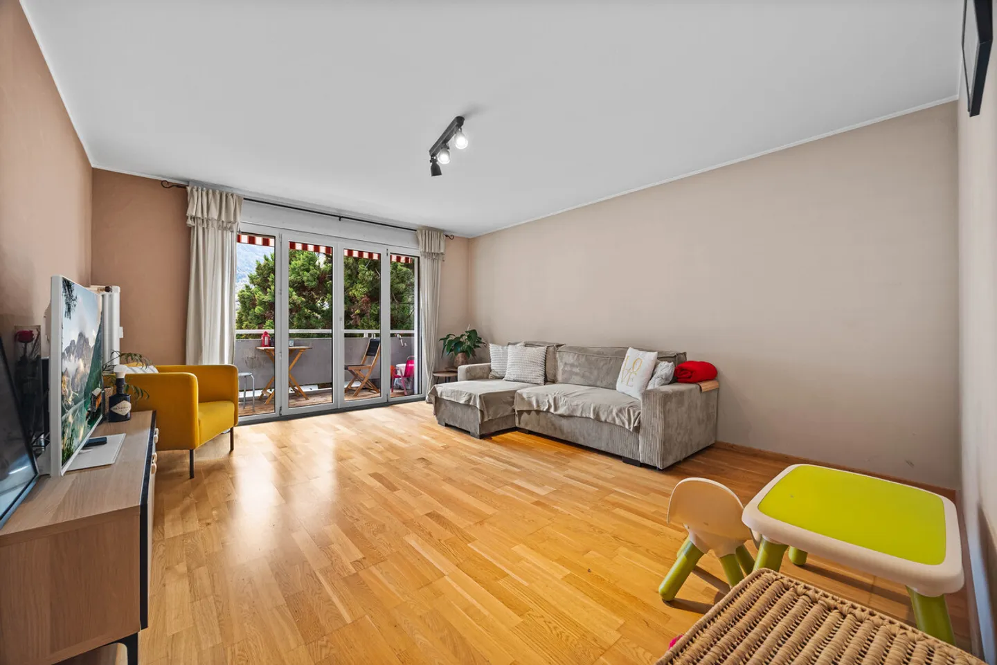 3.5 Room Apartment - Unobstructed View and by the Dranse - Photo 1 of 13