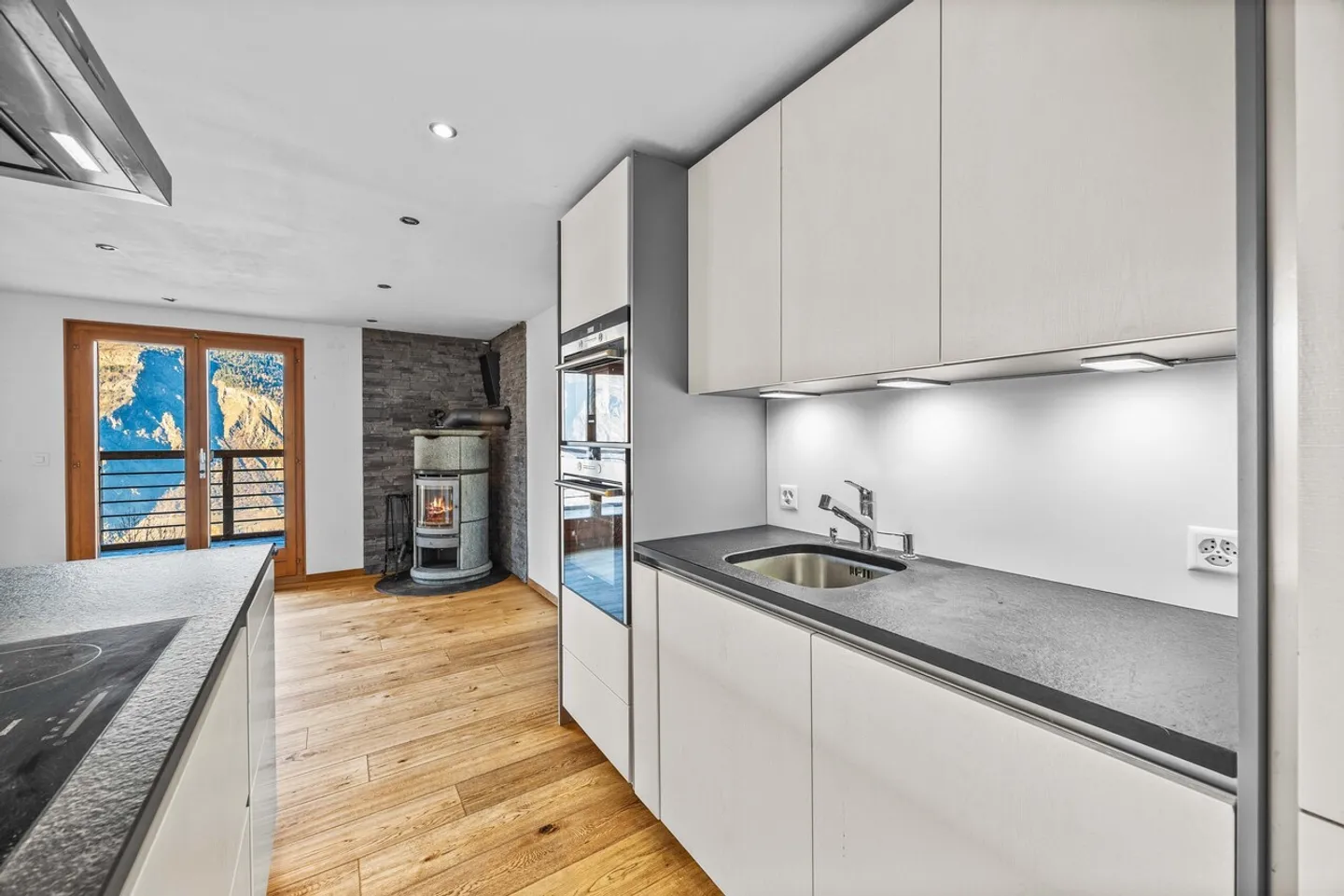 5-room house with spectacular view and dominant location! - Photo 8 of 13