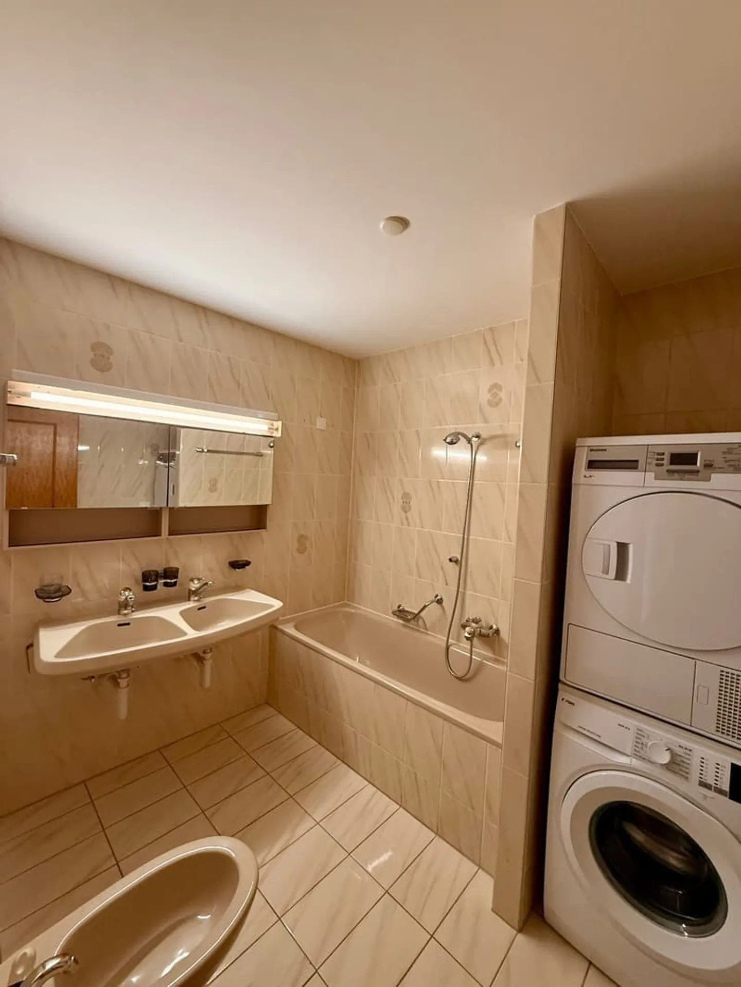 Ampio appartamento luminoso nel centro di Martigny - Foto 7 di 13