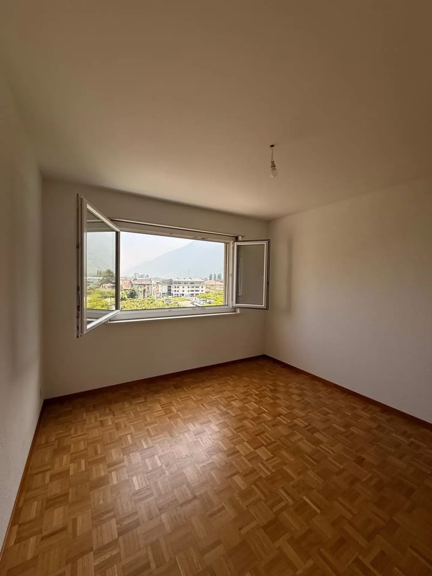 Ampio appartamento luminoso nel centro di Martigny - Foto 10 di 13