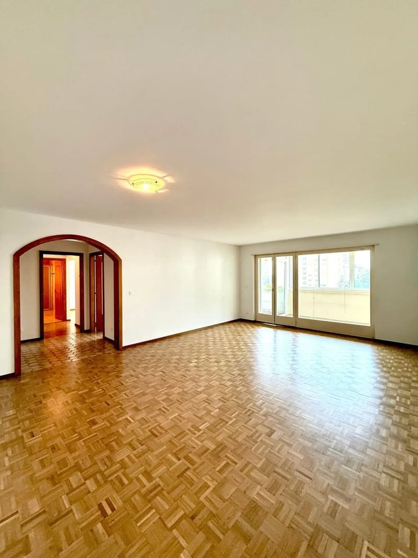 Ampio appartamento luminoso nel centro di Martigny - Foto 3 di 13