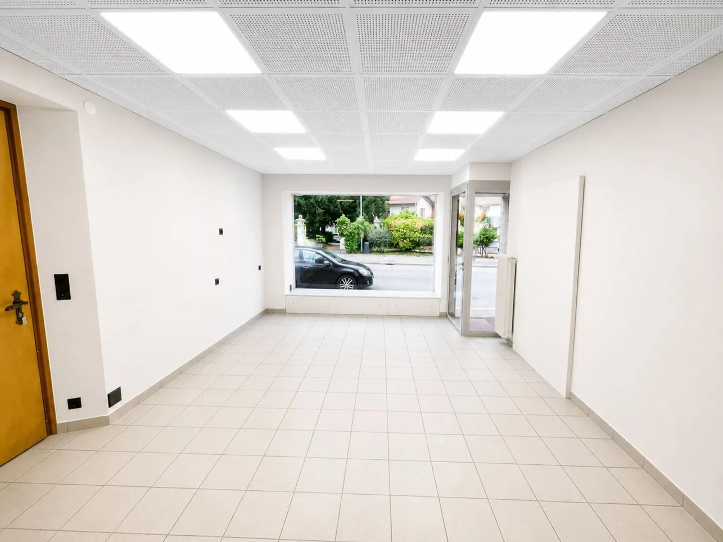 COMMERCIAL SPACE FOR RENT - MARTIGNY CENTER - Photo 3 of 3