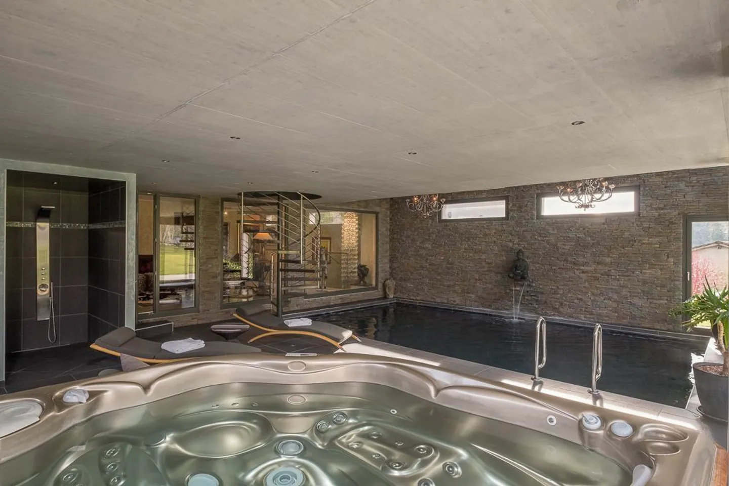 Casa con piscina interna e ascensore a Montricher (12 stanze) - Foto 1 di 13