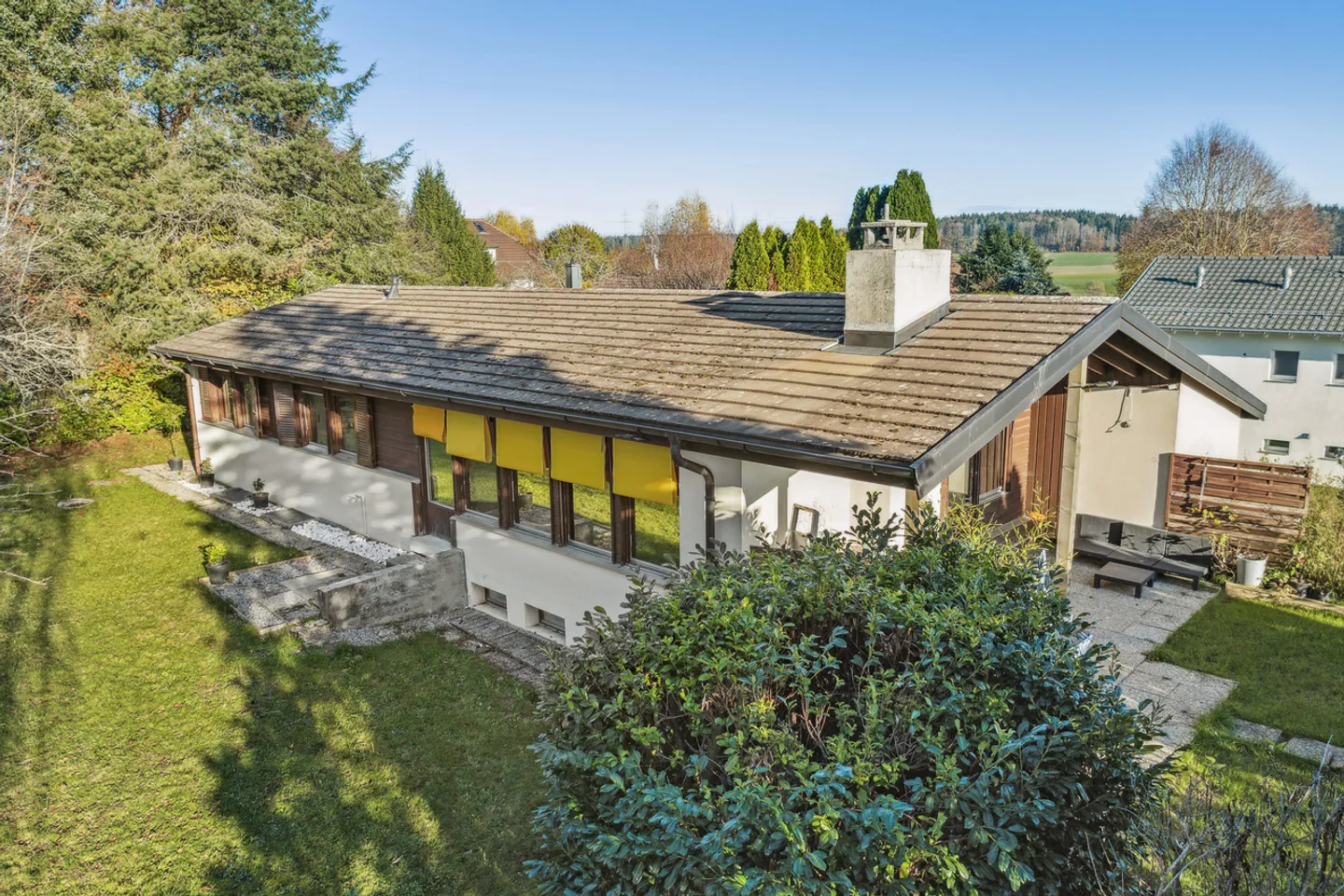 Einfamilienhaus mit 1200 m² Grundstück! - Foto 1 von 13