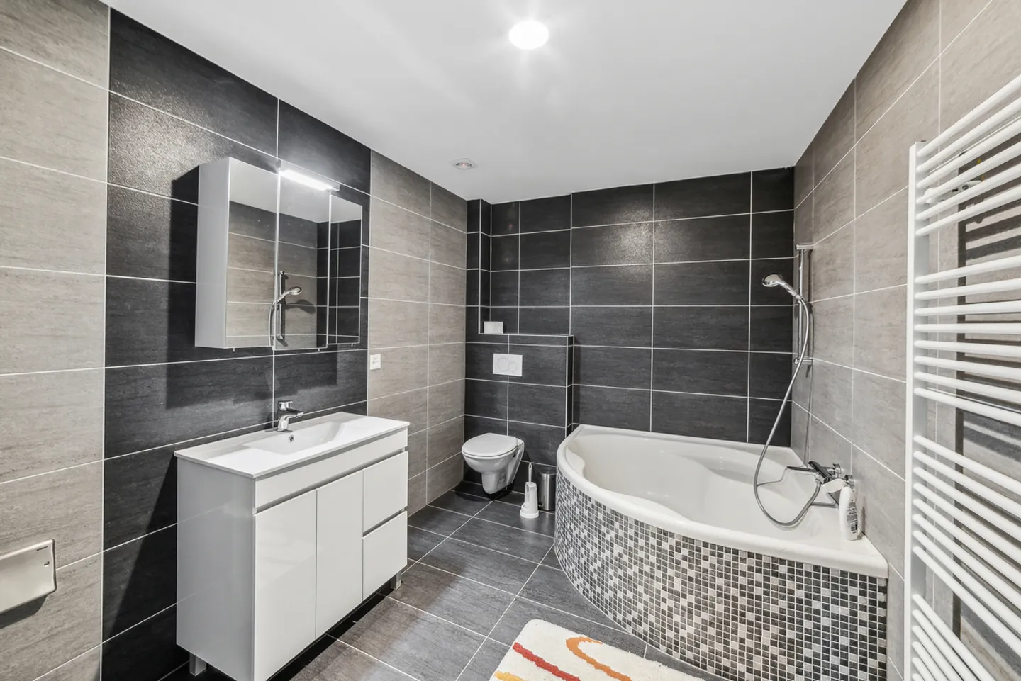 AUSSCHREIBUNG Großes renoviertes Haus mit zwei Wohnungen! - Foto 5 von 9