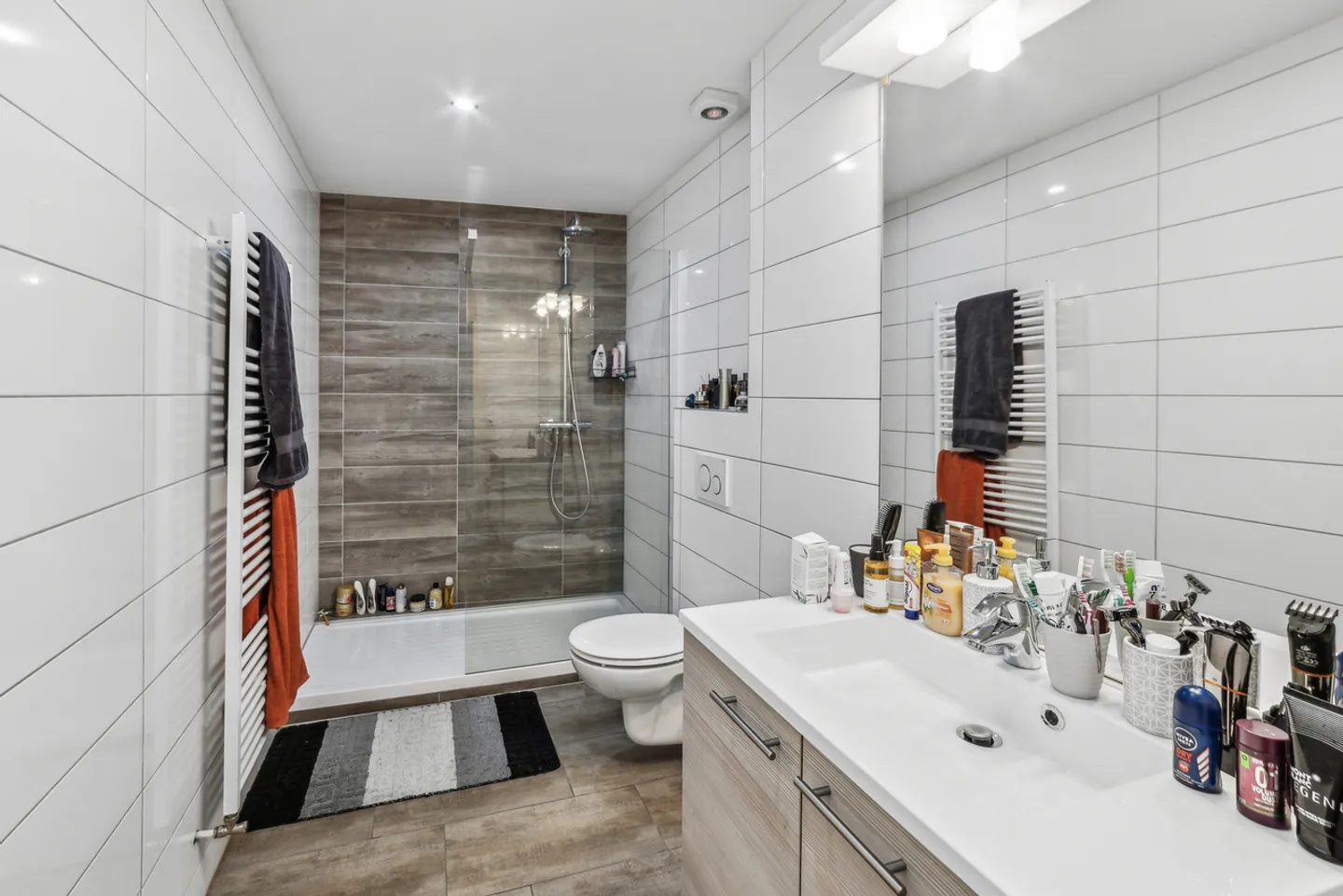 AUSSCHREIBUNG Großes renoviertes Haus mit zwei Wohnungen! - Foto 6 von 9