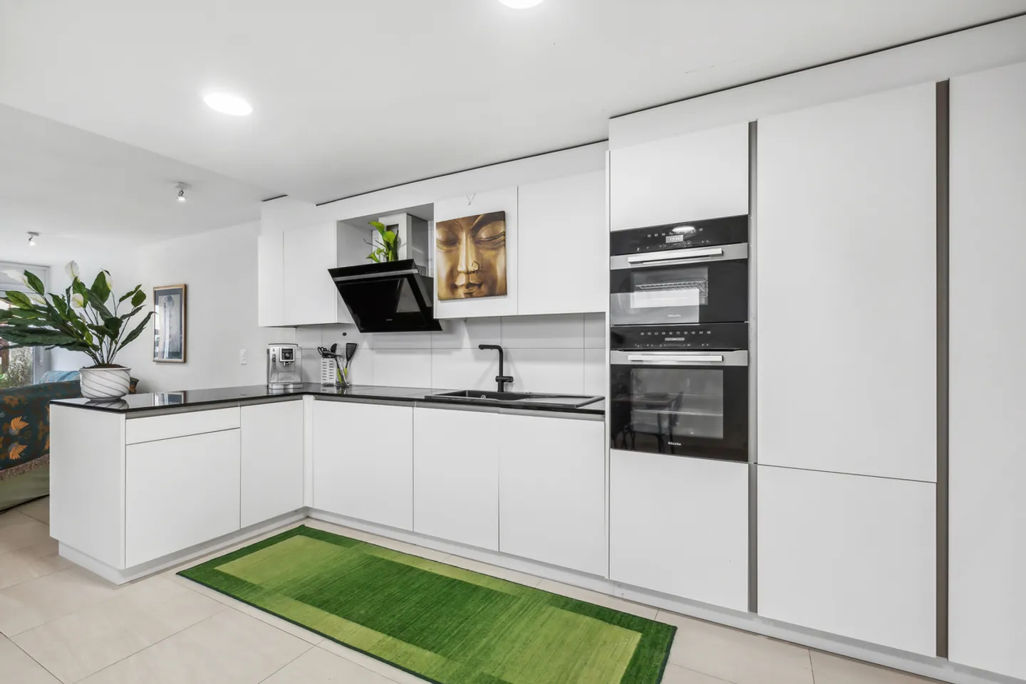 Apartment with large rooms, balconies, terrace, 3 parking spaces - Photo 1 of 9