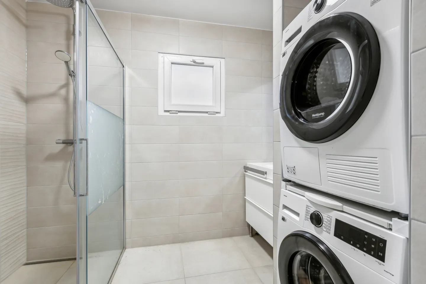 Apartment with large rooms, balconies, terrace, 3 parking spaces - Photo 5 of 9