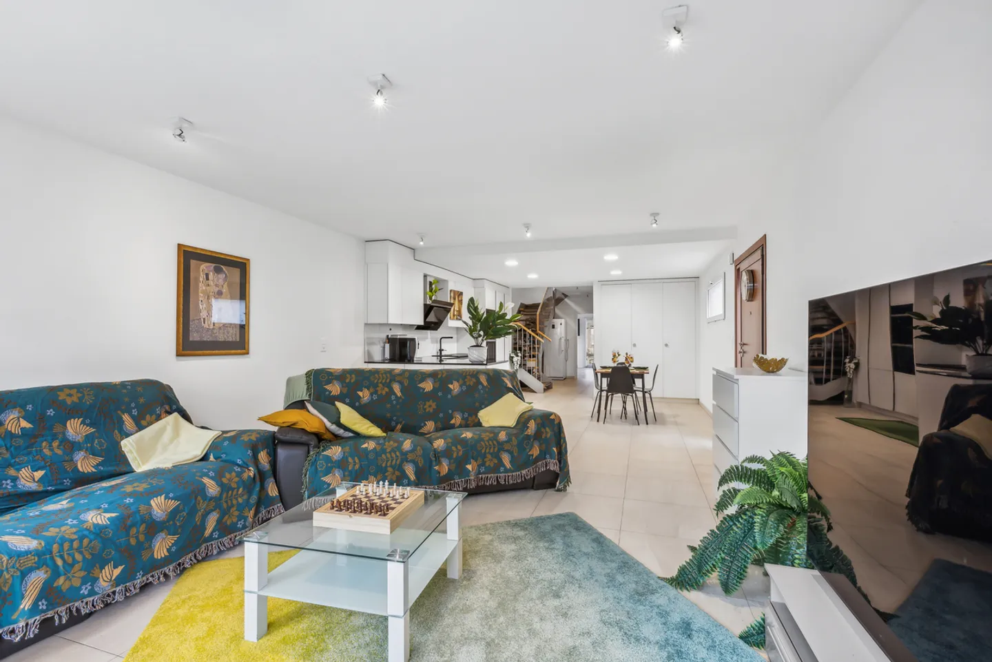 Apartment with large rooms, balconies, terrace, 3 parking spaces - Photo 3 of 9