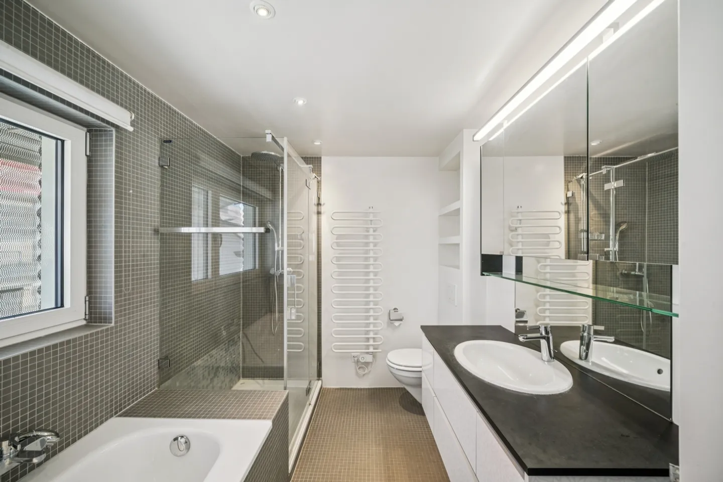 Dorfhaus 5,5 Zimmer mit Terrasse und Garten - in der Nähe des Bahnhofs - Foto 7 von 13