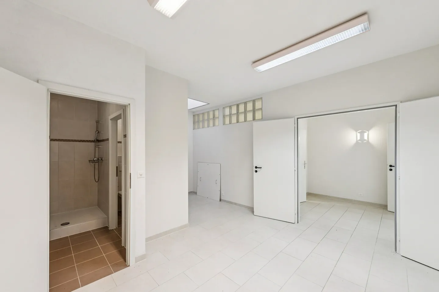 commercial space open to various activities - Photo 4 of 9