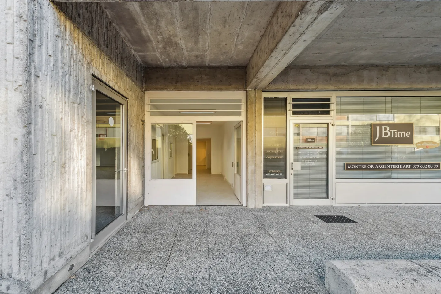 commercial space open to various activities - Photo 8 of 9