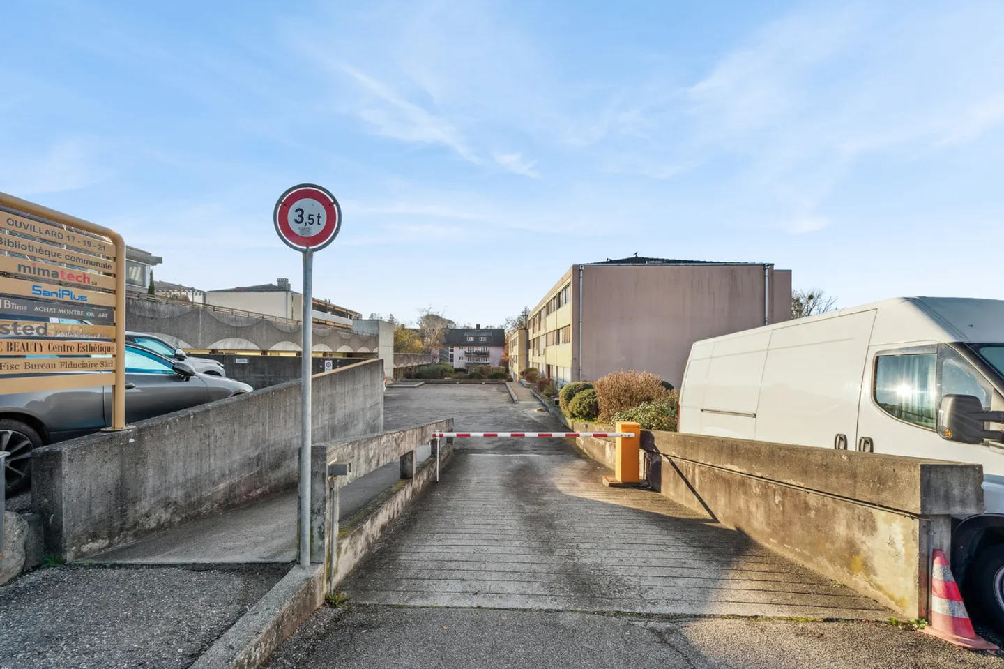 commercial space open to various activities - Photo 9 of 9