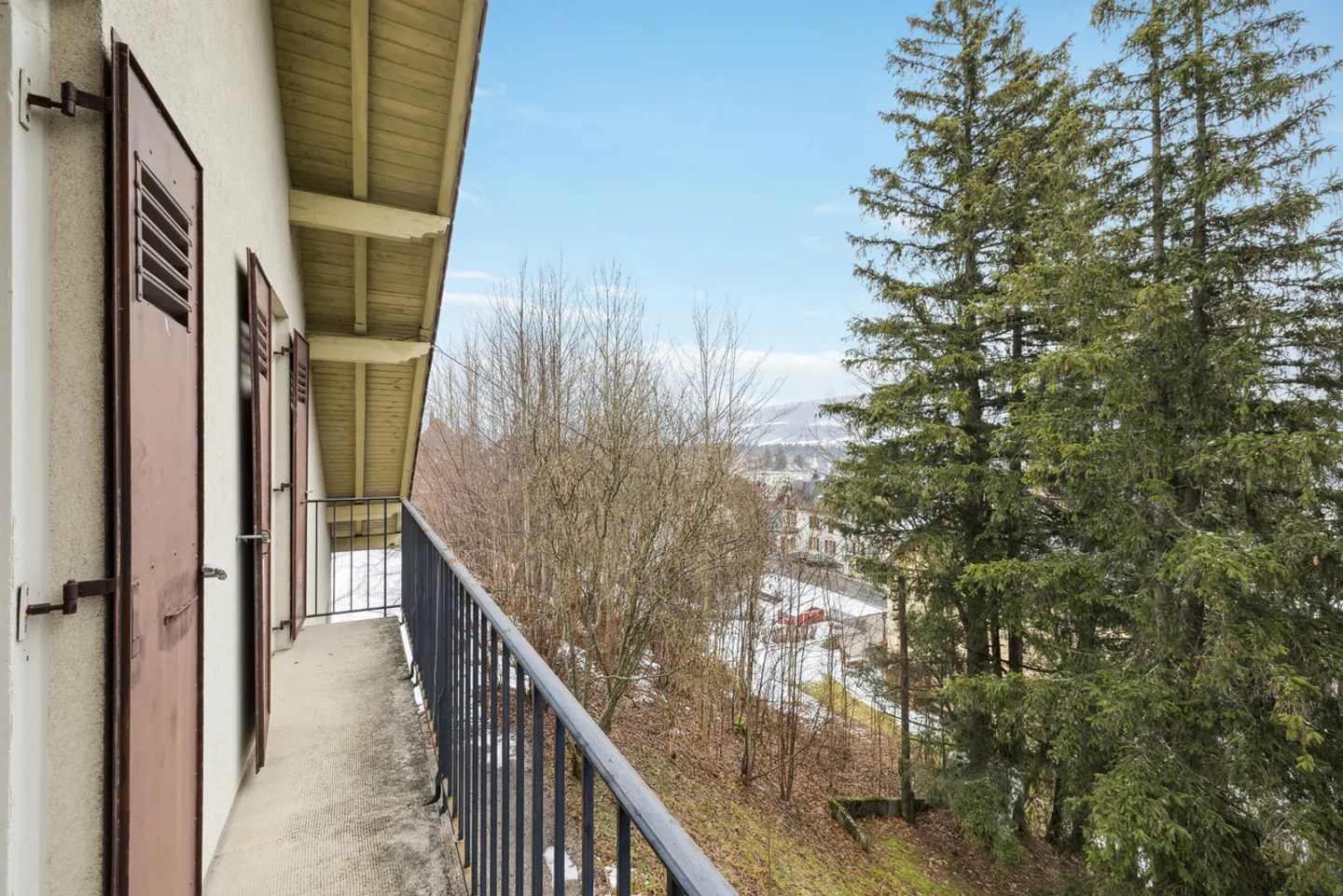 Detached house with 6.5 rooms, garden, terrace and great potential - Photo 11 of 13