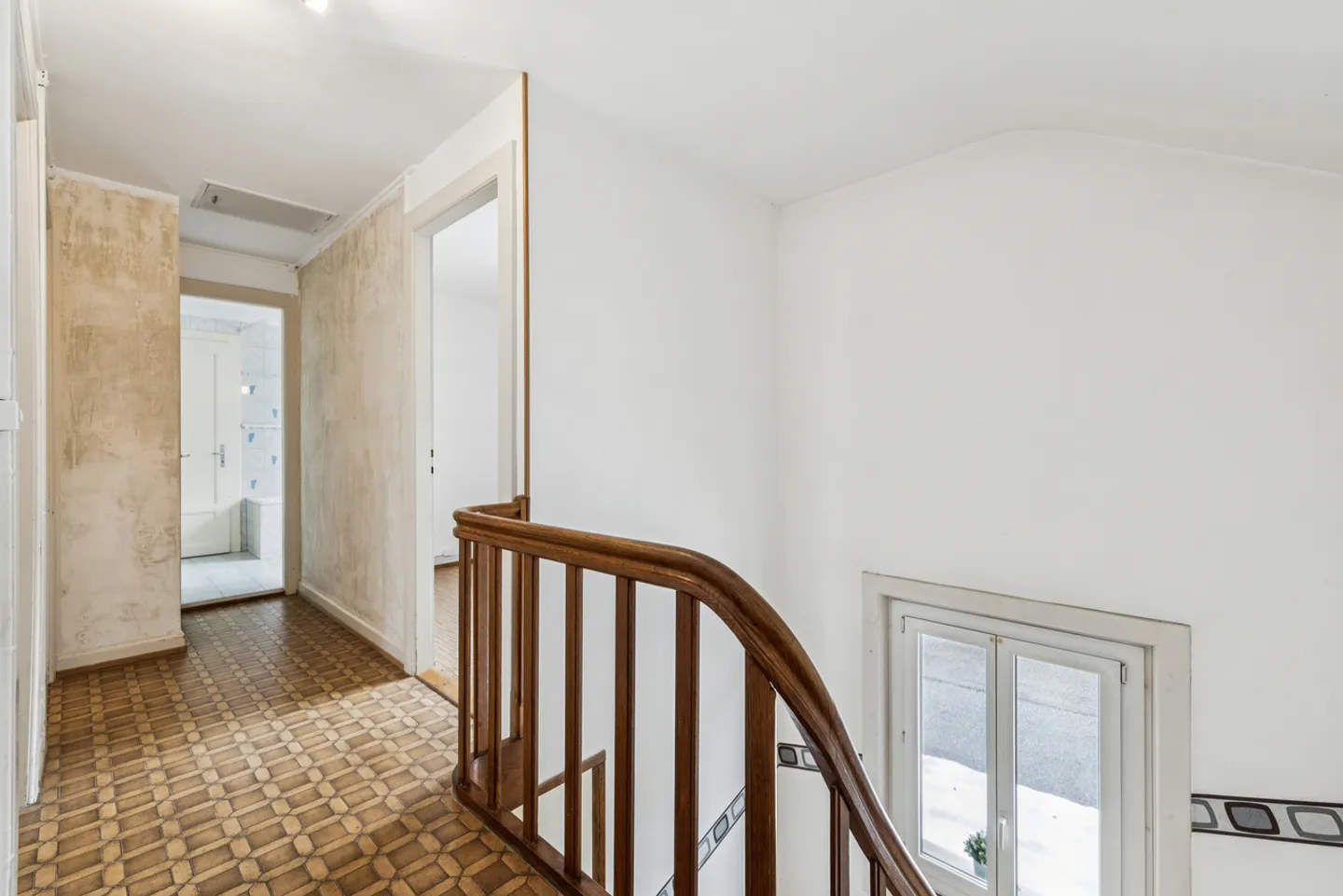 Detached house with 6.5 rooms, garden, terrace and great potential - Photo 12 of 13