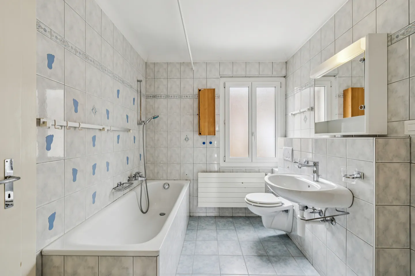 Detached house with 6.5 rooms, garden, terrace and great potential - Photo 8 of 13