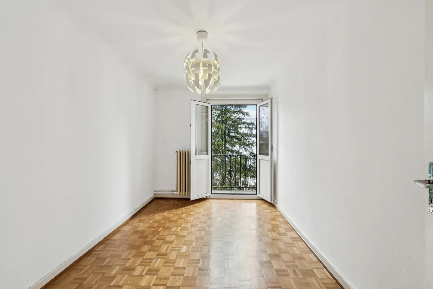 Detached house with 6.5 rooms, garden, terrace and great potential - Photo 10 of 13