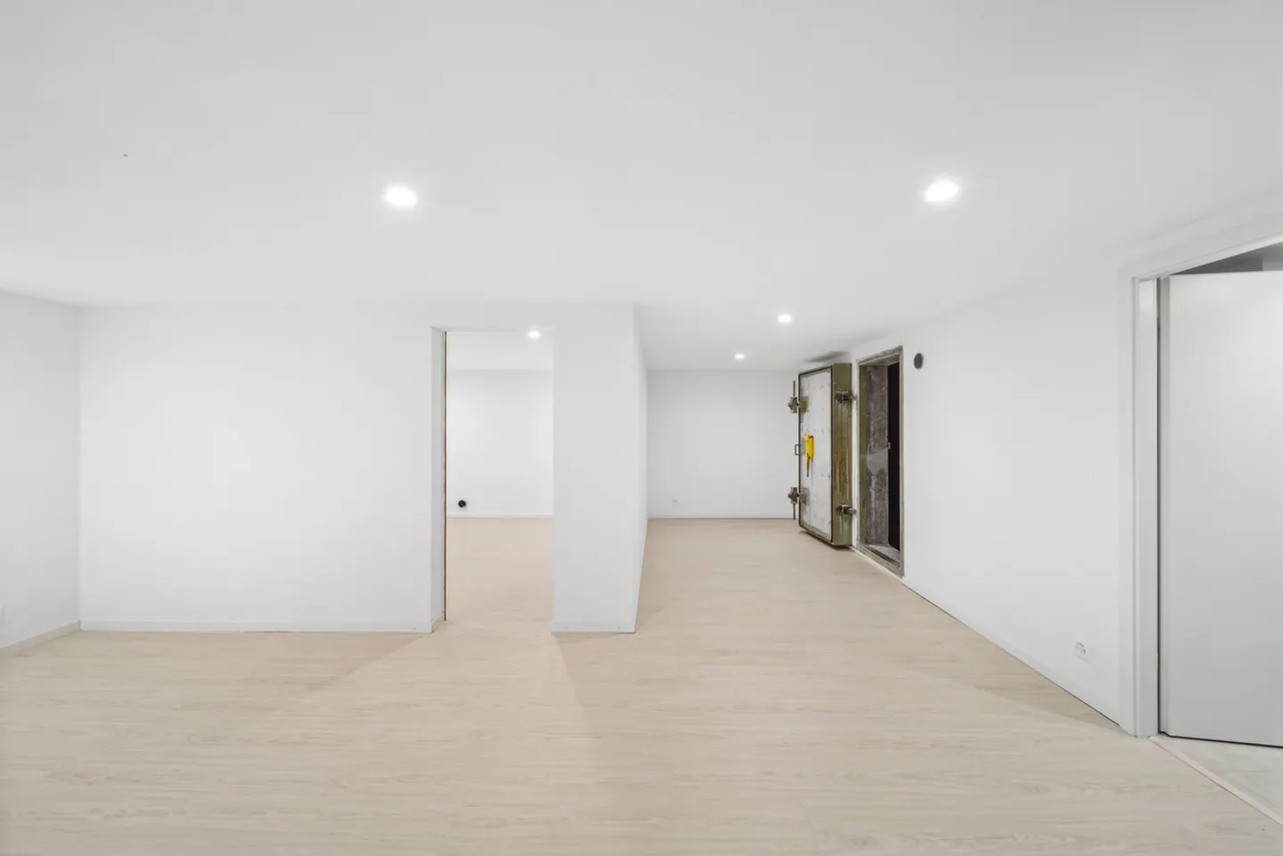 Beautiful development potential for this detached villa! - Photo 13 of 13