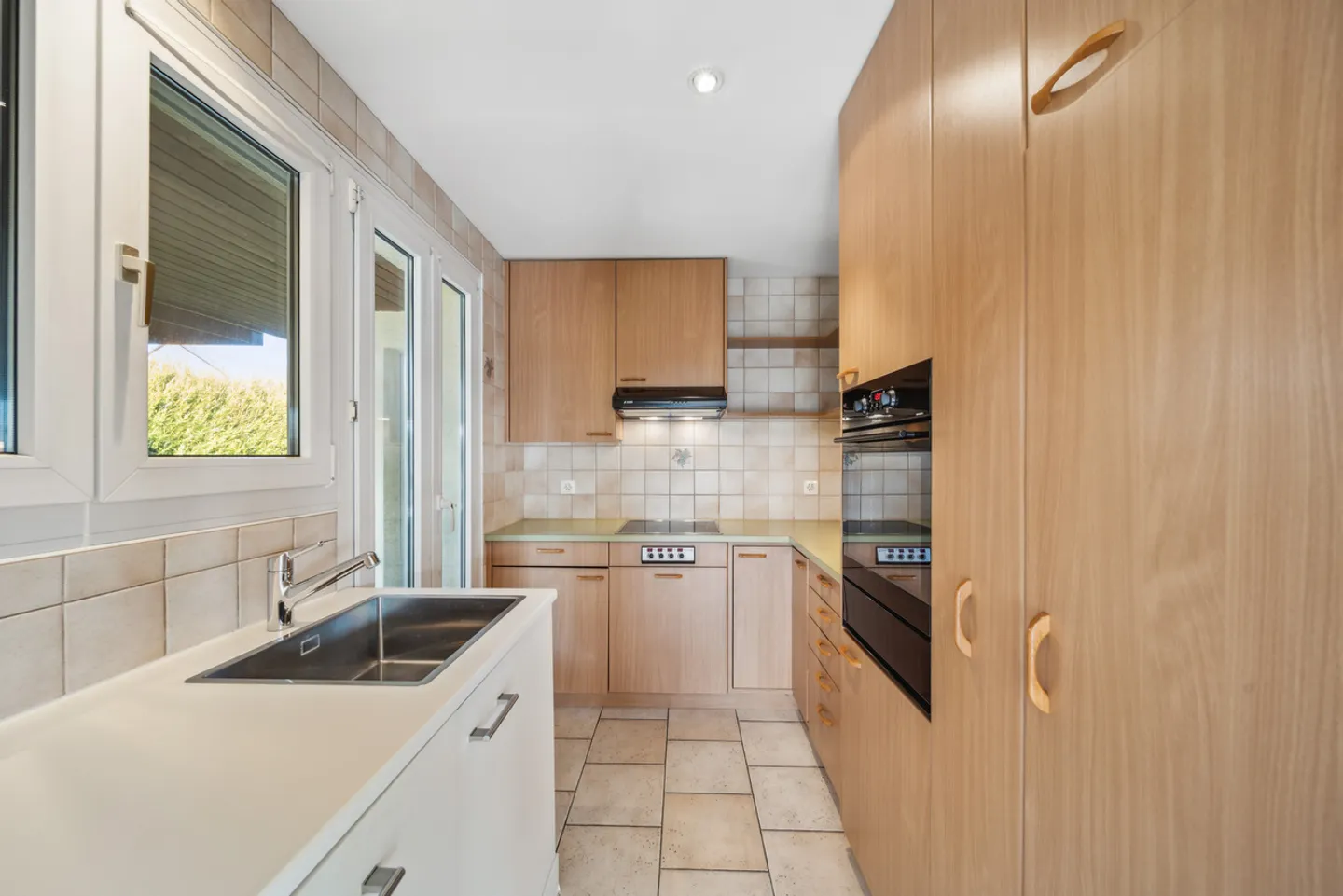 Beautiful development potential for this detached villa! - Photo 8 of 13