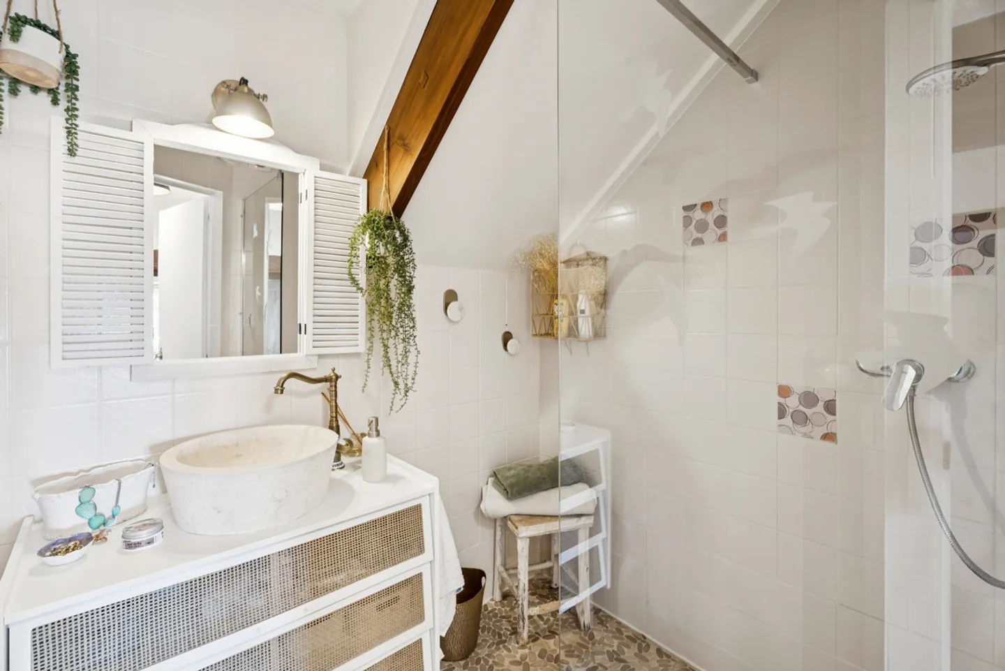 Maison villageoise de caractère située face au lac de Neuchâtel ! - Photo 10 of 13